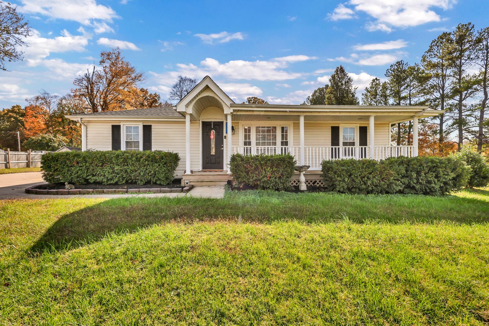 Clarksville House: 2906 Pace Rd