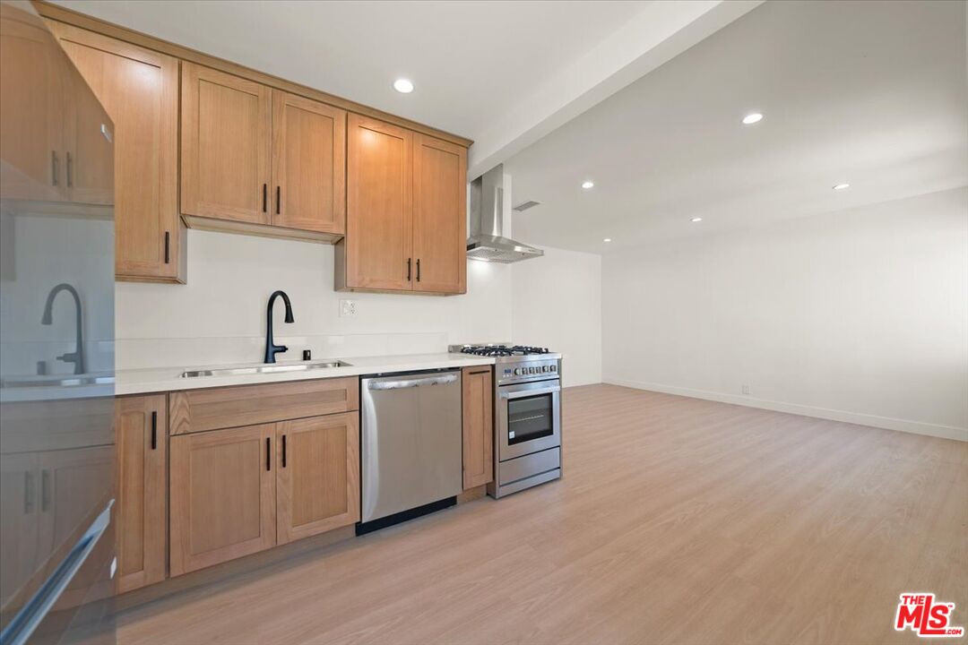 Marina del Rey Condo: 702 Washington Boulevard