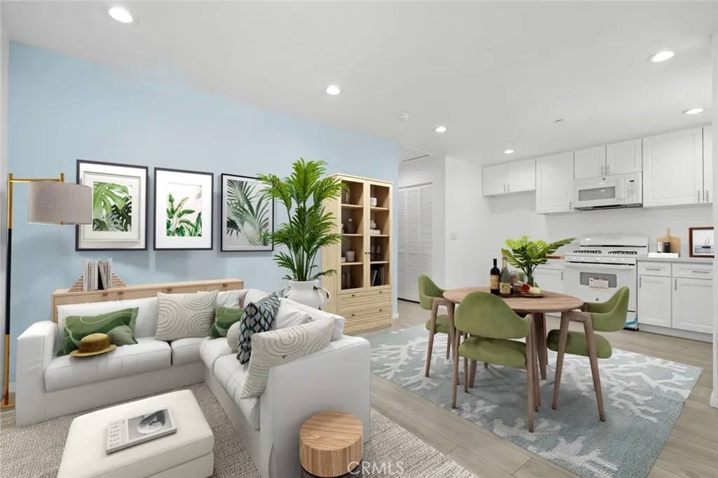 Sherman Oaks Condo: 14241 Magnolia Boulevard