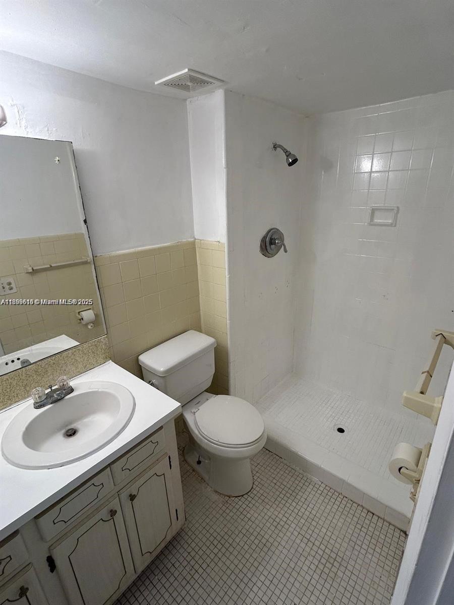 North Miami Condo: 2005 Sans Souci Boulevard