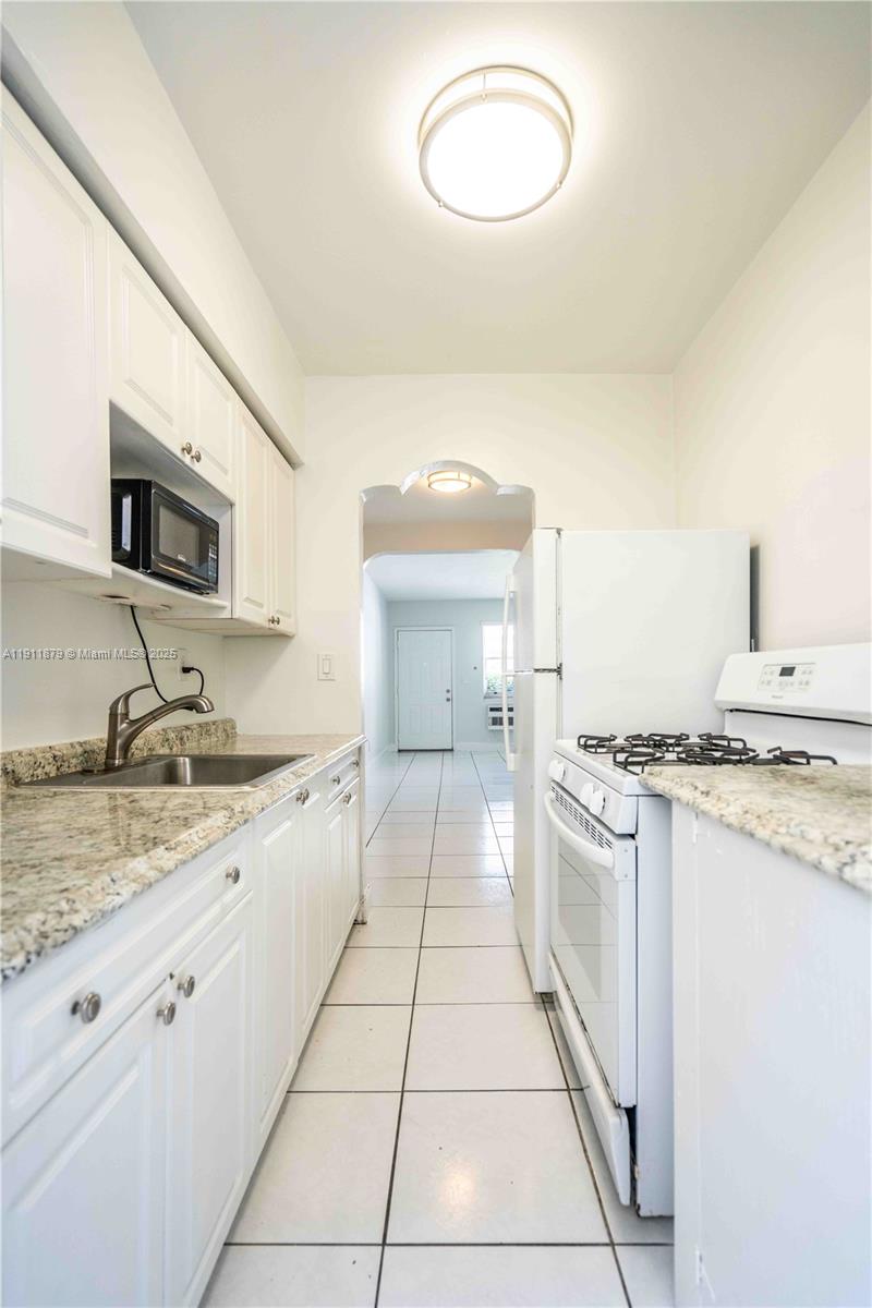 Miami Beach Condo: 7821 Carlyle Avenue