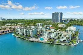 North Miami Beach Condo: 16565 Northeast 26th Avenue