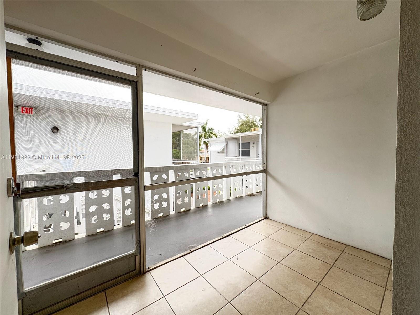 Hallandale Beach Condo: 725 Northeast 4th Street