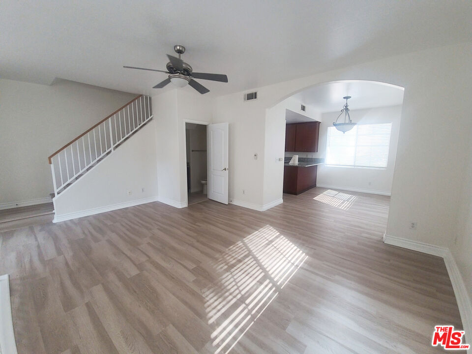 Los Angeles Condo: 4838 Elmwood Avenue