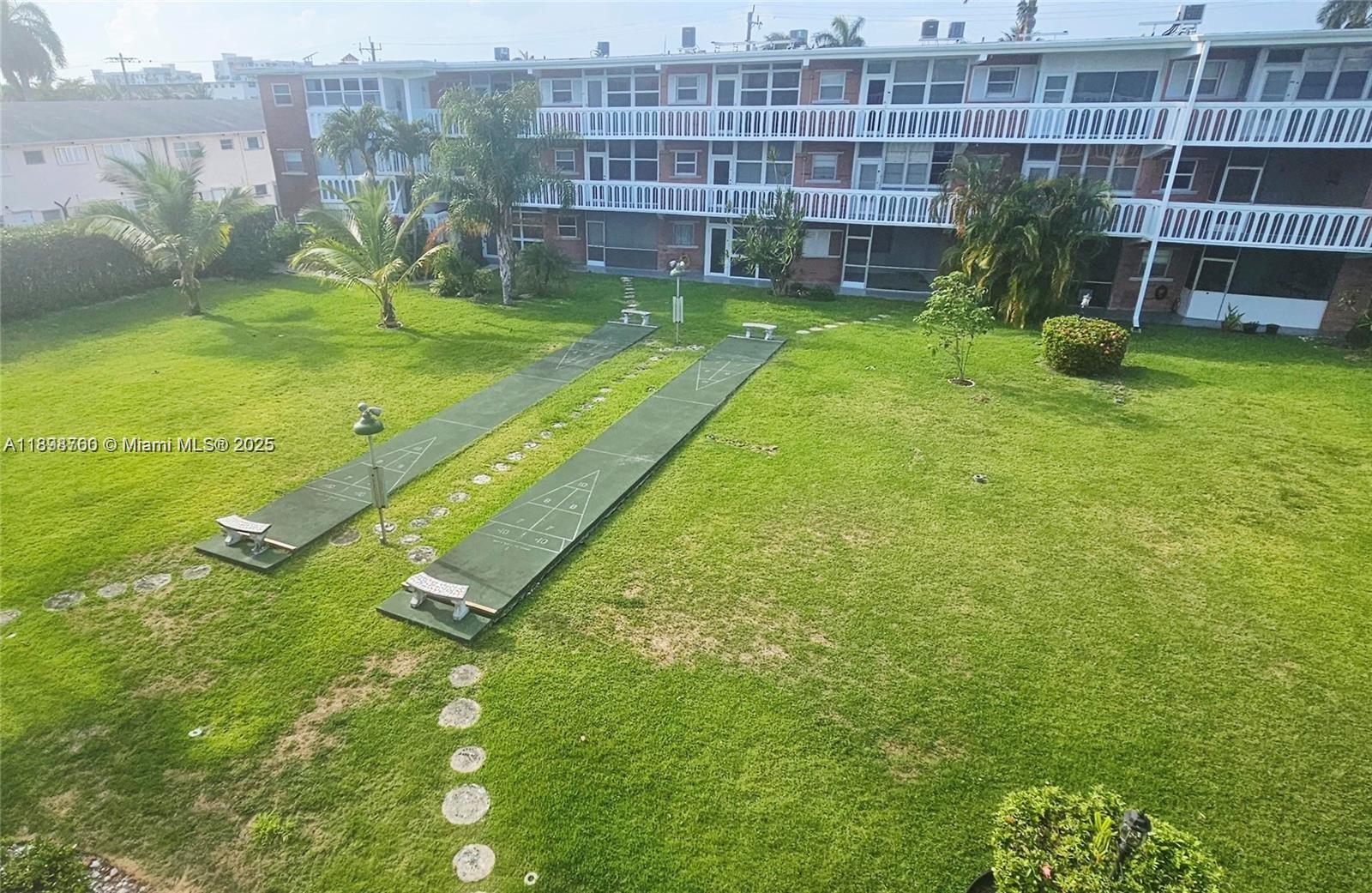 Hallandale Beach Condo: 141 Northeast 10th Avenue