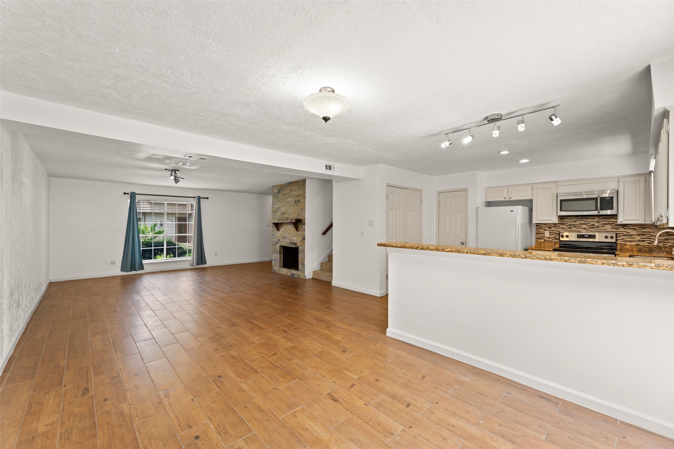 Houston Condo: 14721 Perthshire Road
