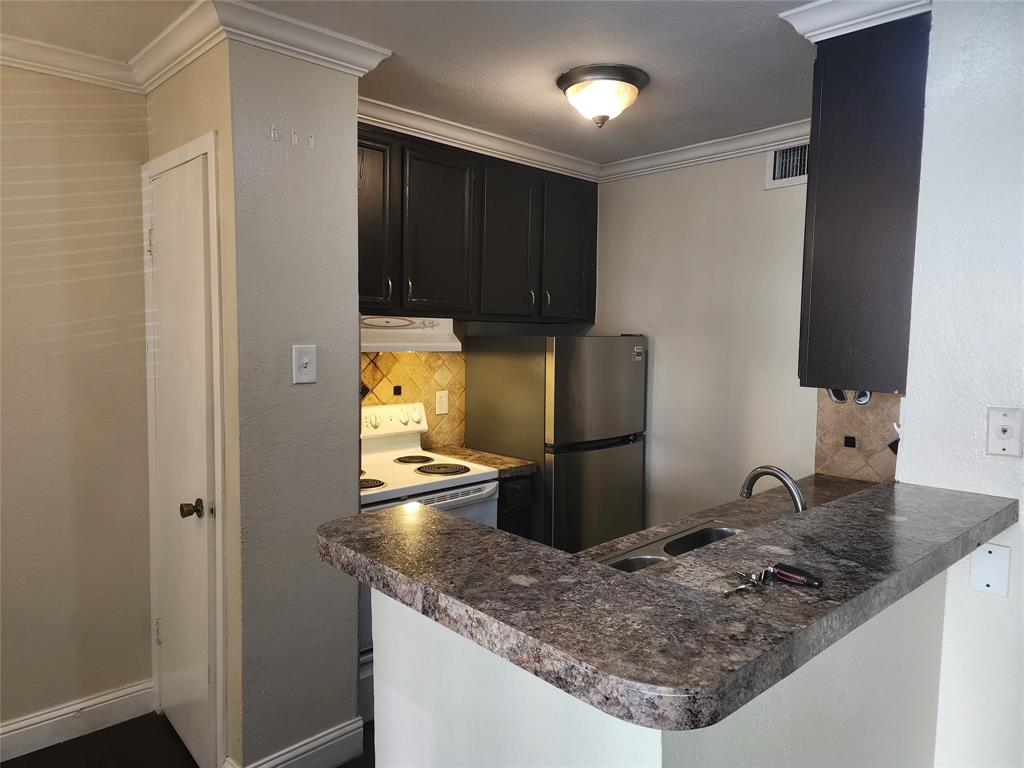 Dallas Condo: 1603 North Garrett Avenue