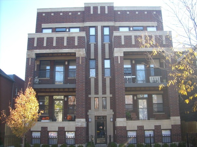 Chicago Condo: 3229 N Kenmore,