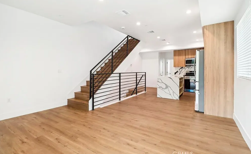 Los Angeles Condo: 4512 1/4 St Elmo Dr