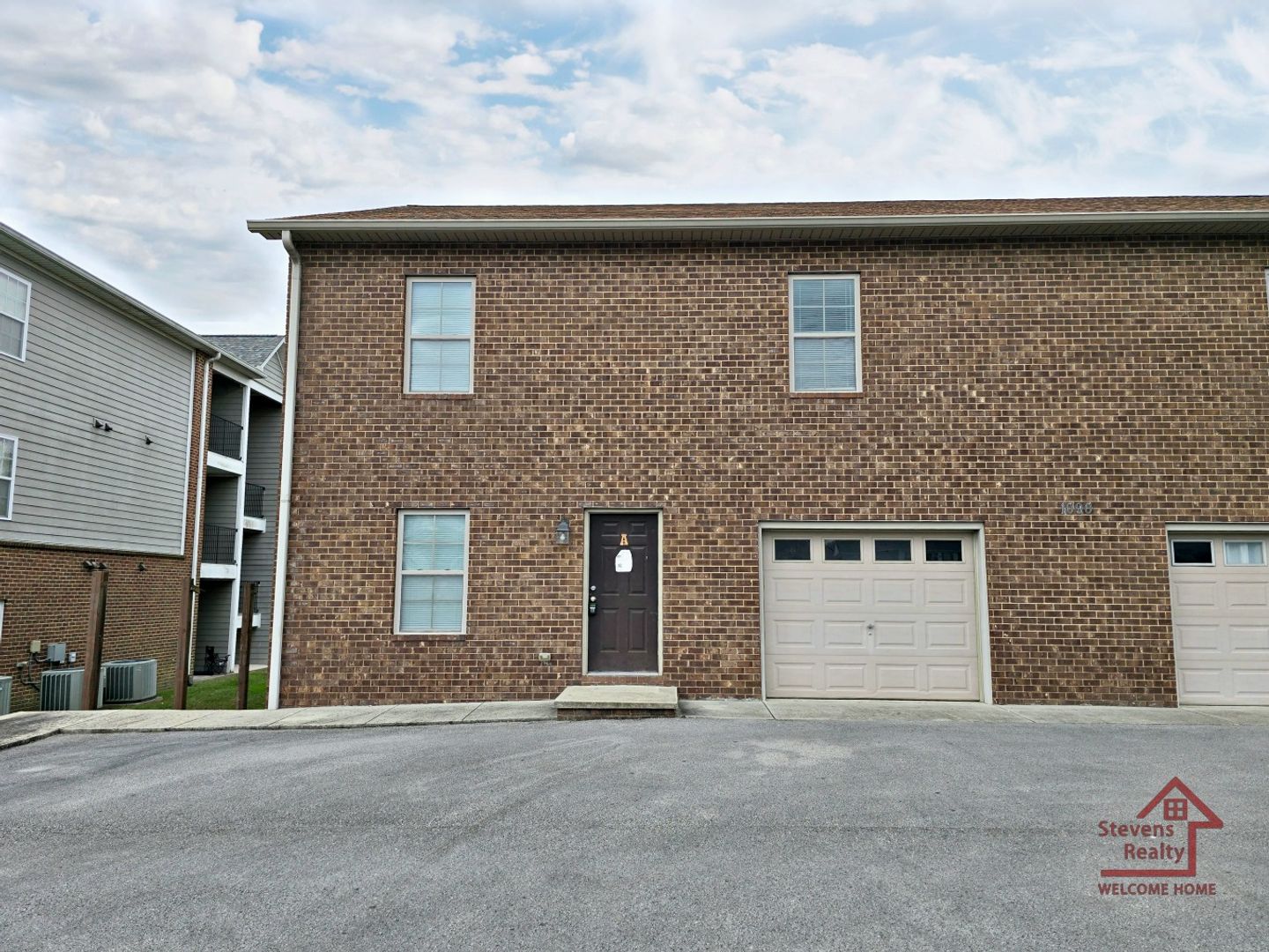 Cookeville House: 1090 N Washington Ave