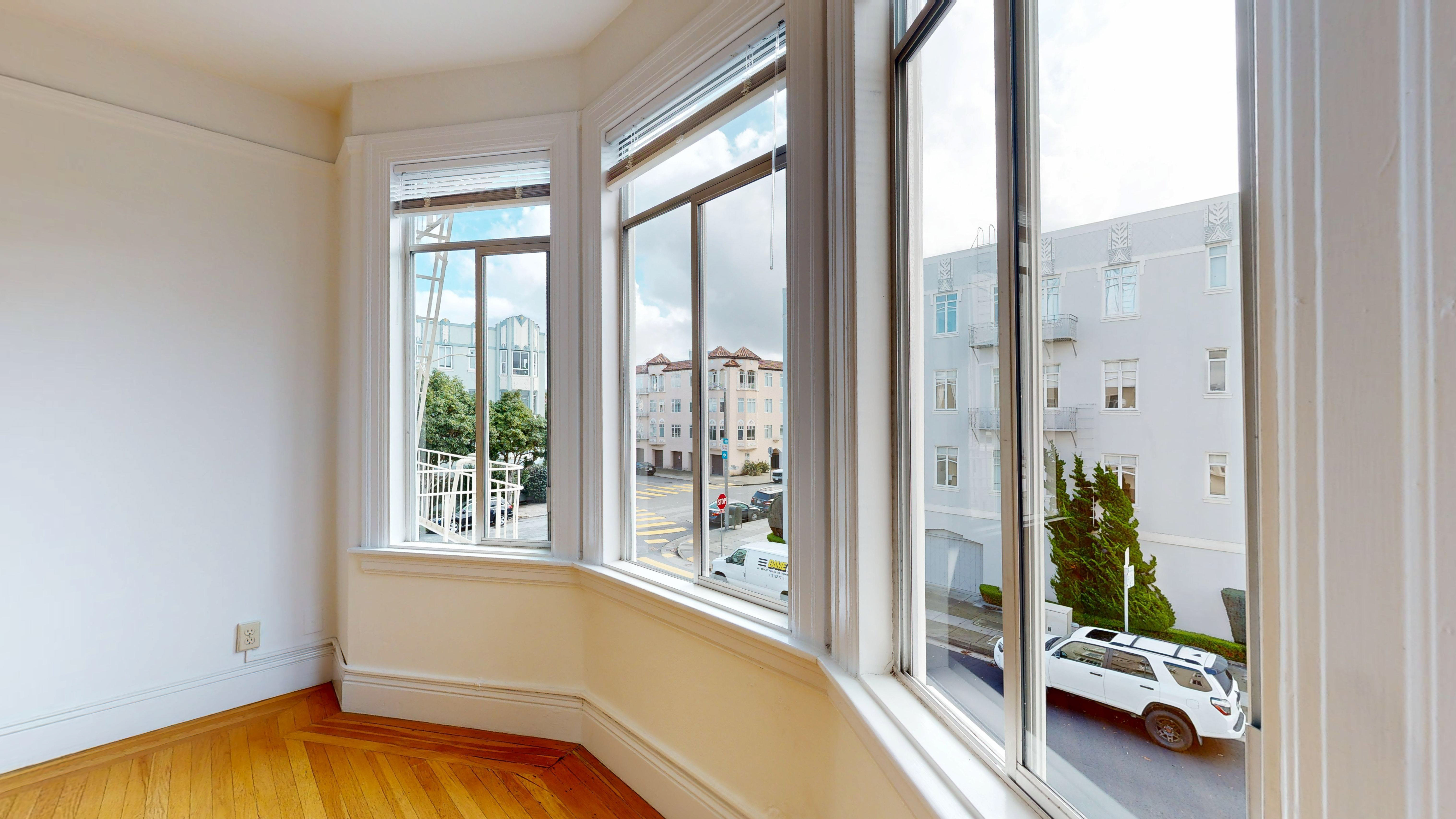 San Francisco Condo: 2000 Beach St