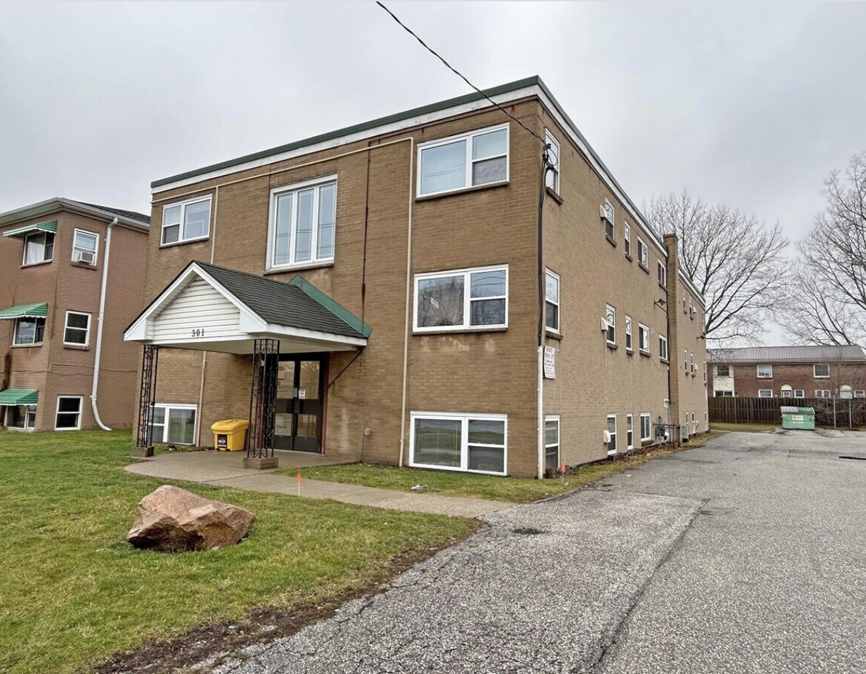 Sarnia Condo: 301 Indian Rd S