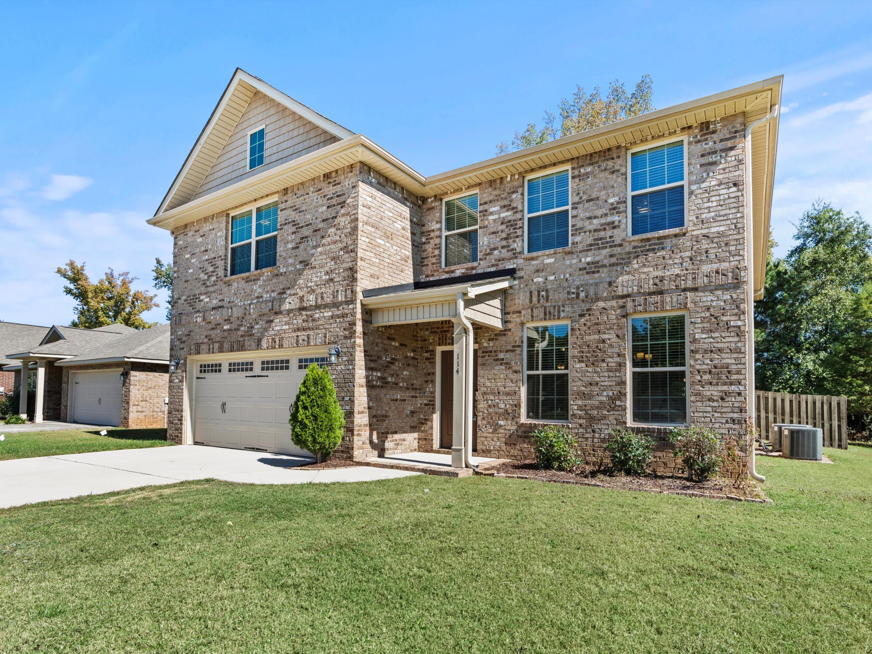 Madison House: 114 Summer Pointe Ln NW