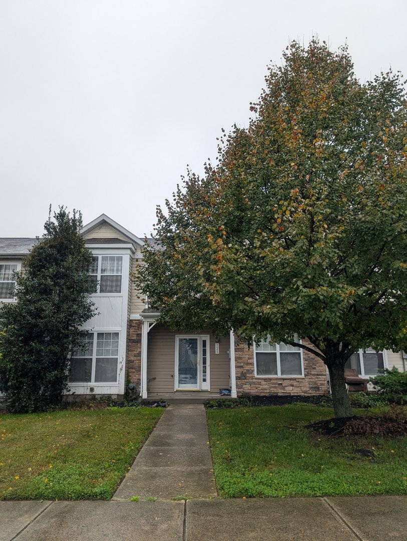 Dover House: 128 Nob Hill Rd