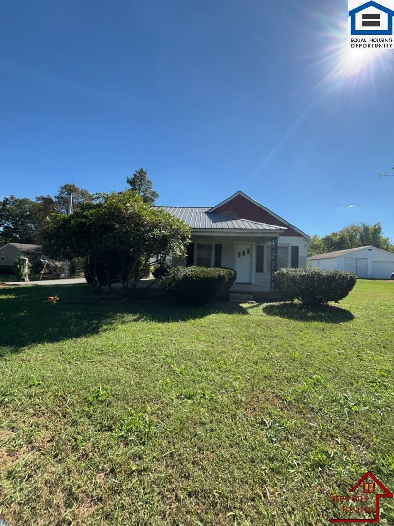 Mcminnville House: 312 Higginbotham Rd