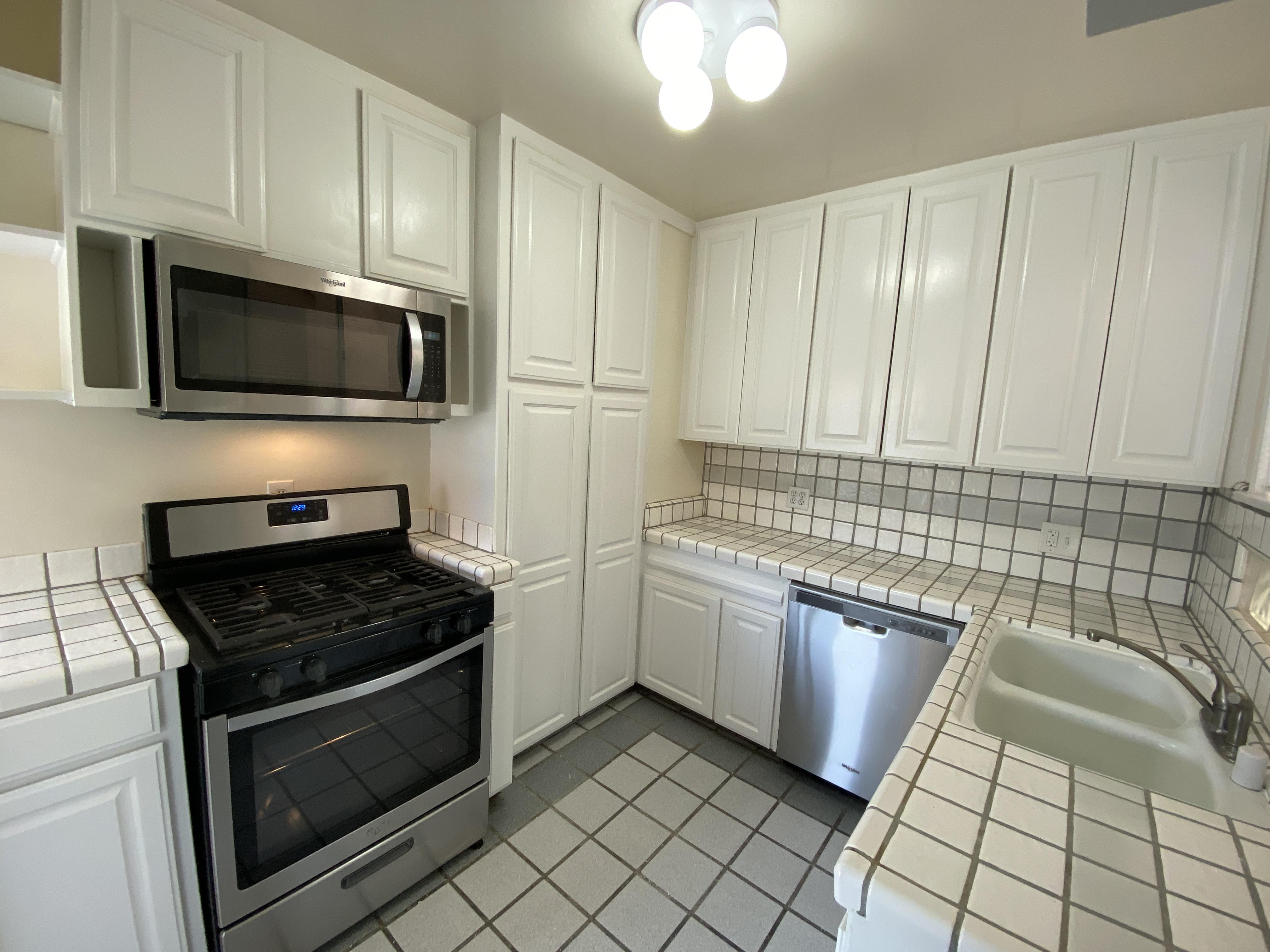 Long Beach Condo: 181 Claremont Ave