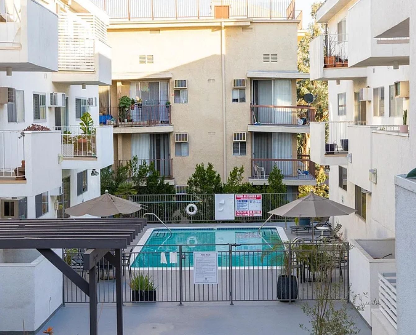 West Hollywood House: 960 Larrabee Street