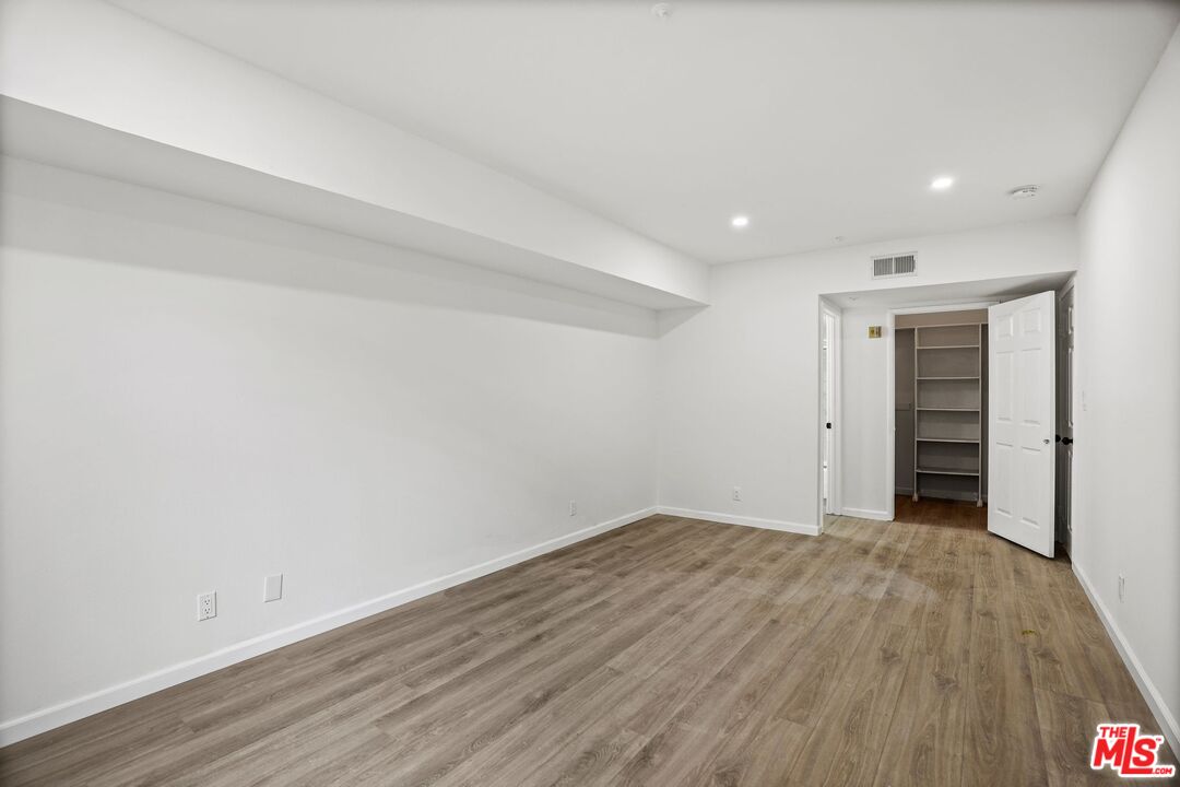 Los Angeles Condo: 11711 Ohio Avenue