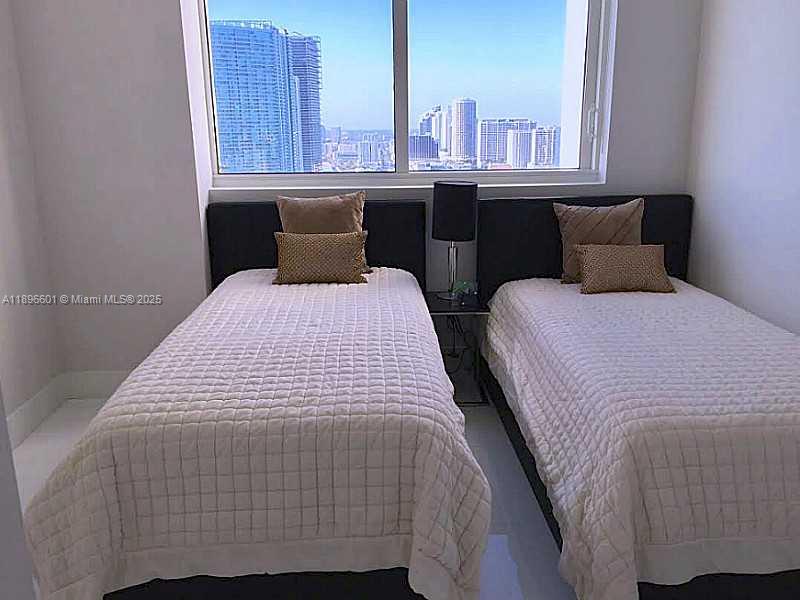 Miami Condo: 244 Biscayne Boulevard