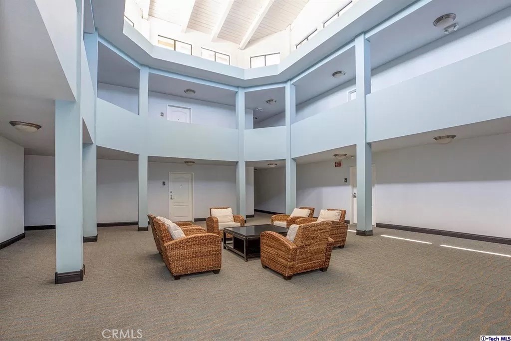 Sherman Oaks Condo: 5009 Woodman Avenue