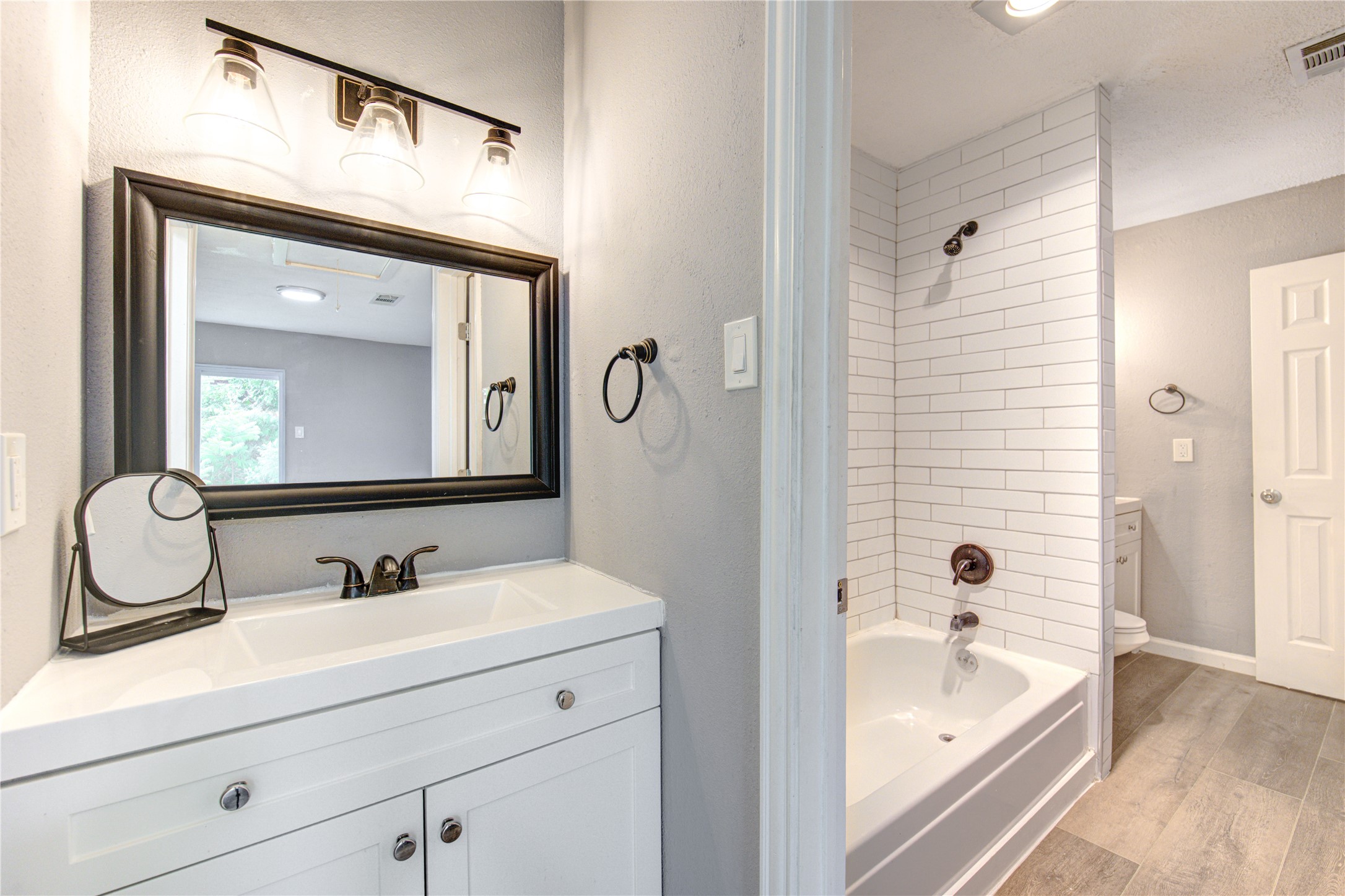 Houston Condo: 3929 Tanglewilde Street