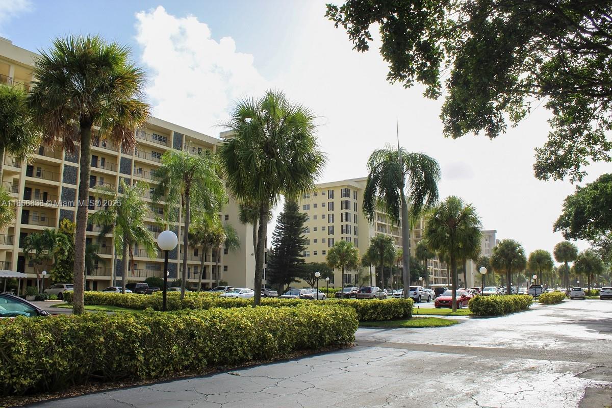 Pompano Beach Condo: 2900 North Palm Aire Drive