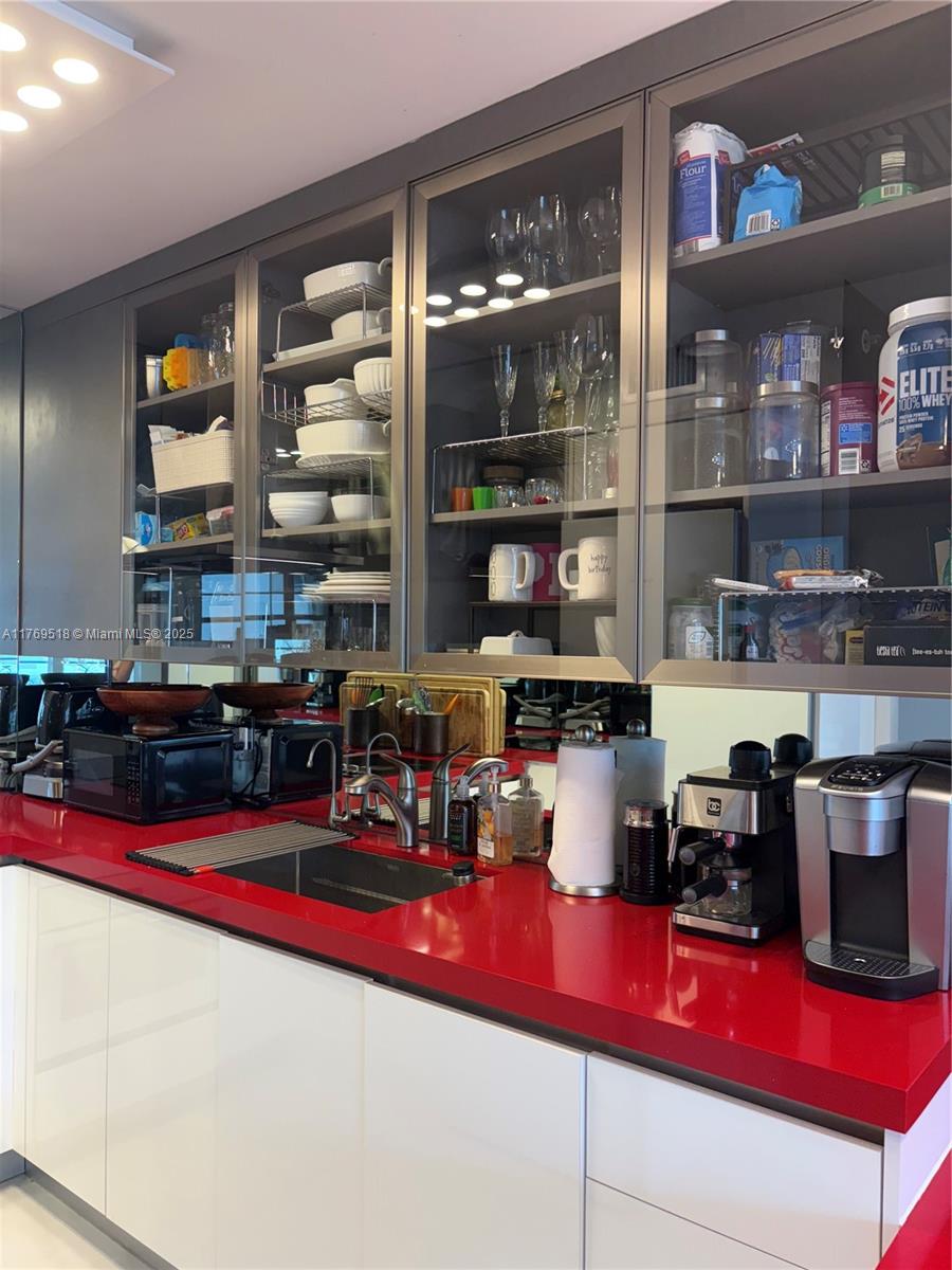 Miami Beach Condo: 100 Lincoln Road