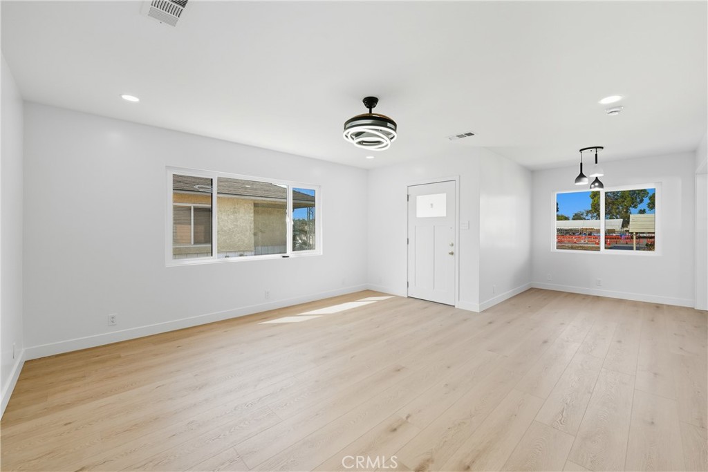 Inglewood Condo: 9312 South 6th Avenue