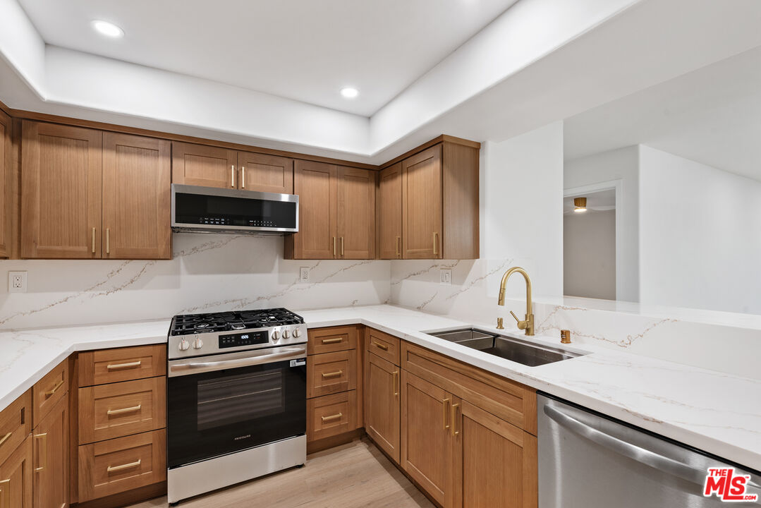 Torrance Condo: 5500 Torrance Boulevard