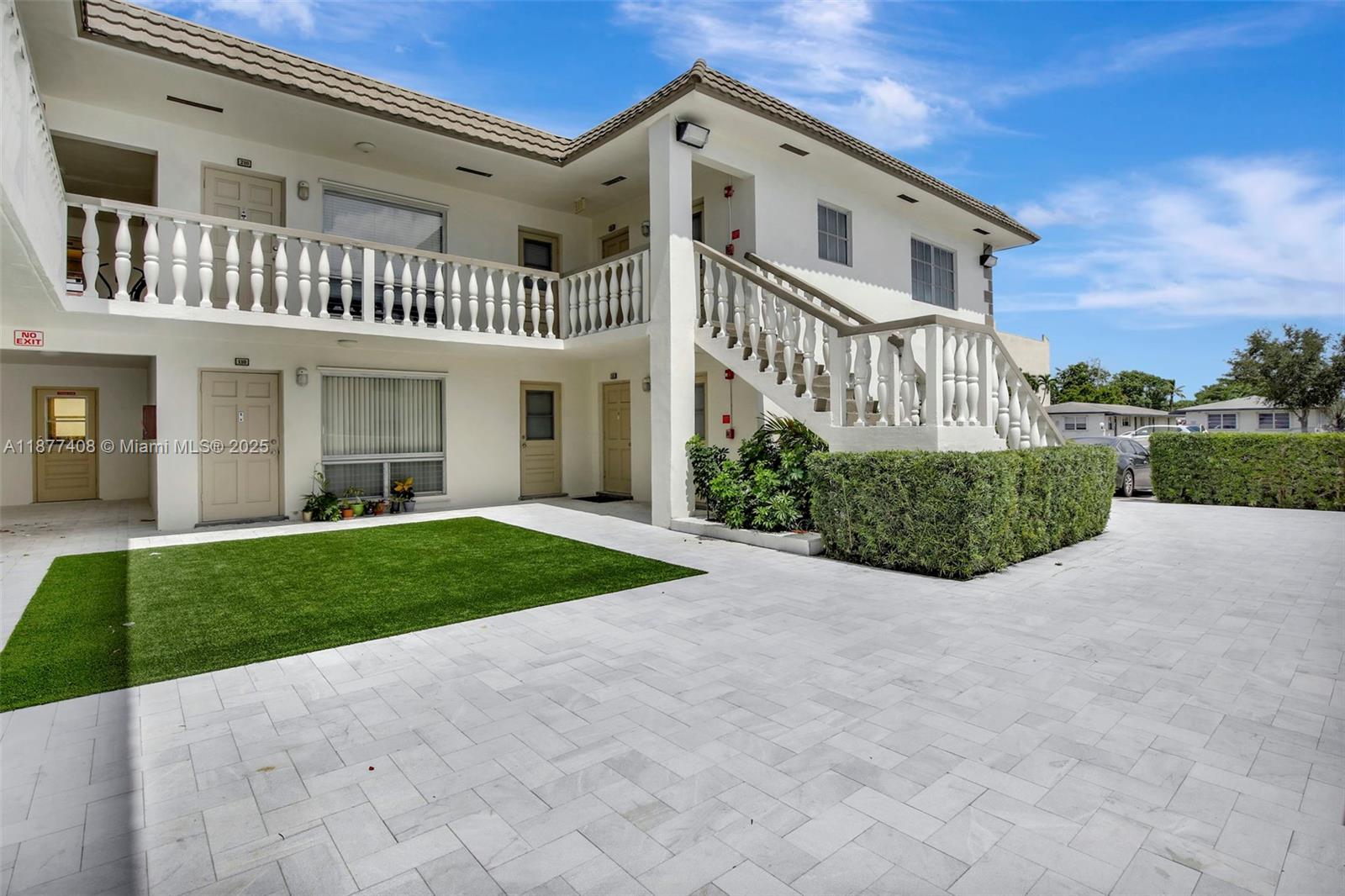 Hollywood Condo: 5420 Hollywood Boulevard