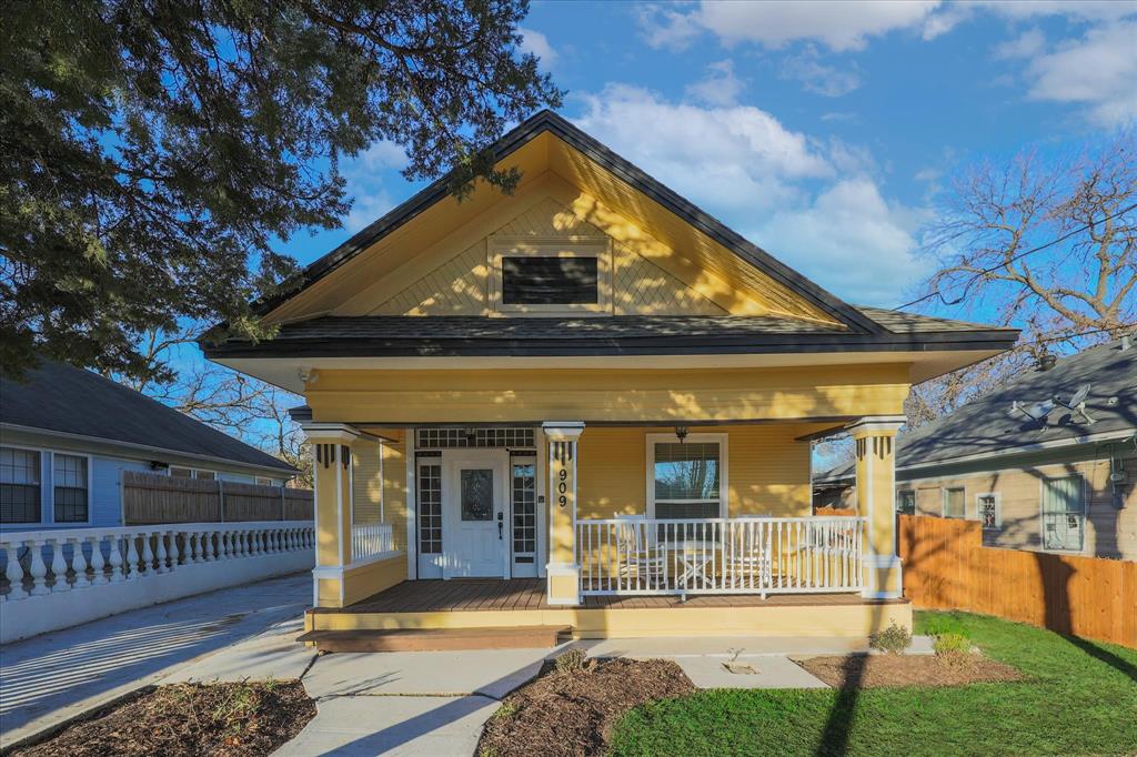 Dallas Condo: 909 Elsbeth Street