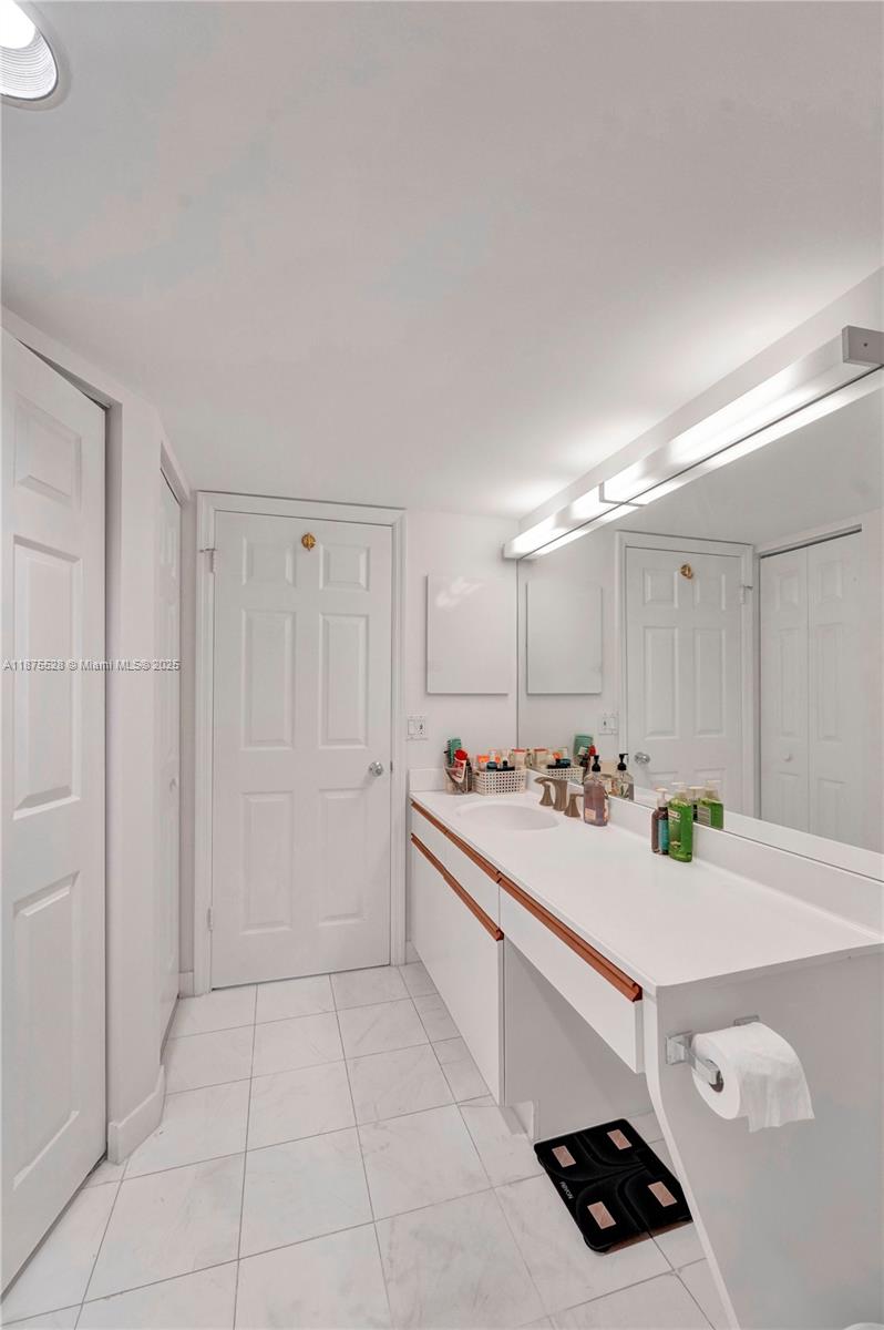 Aventura Condo: 3500 Mystic Pointe Drive