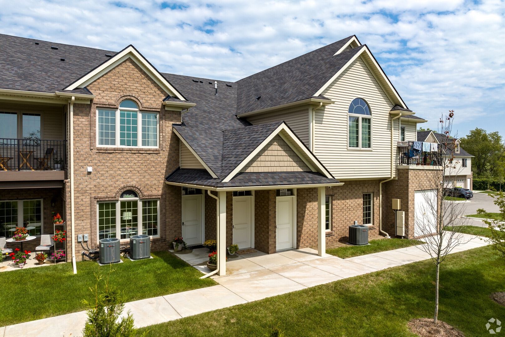 Auburn Hills Apartment: 2644 N Squirrel Rd