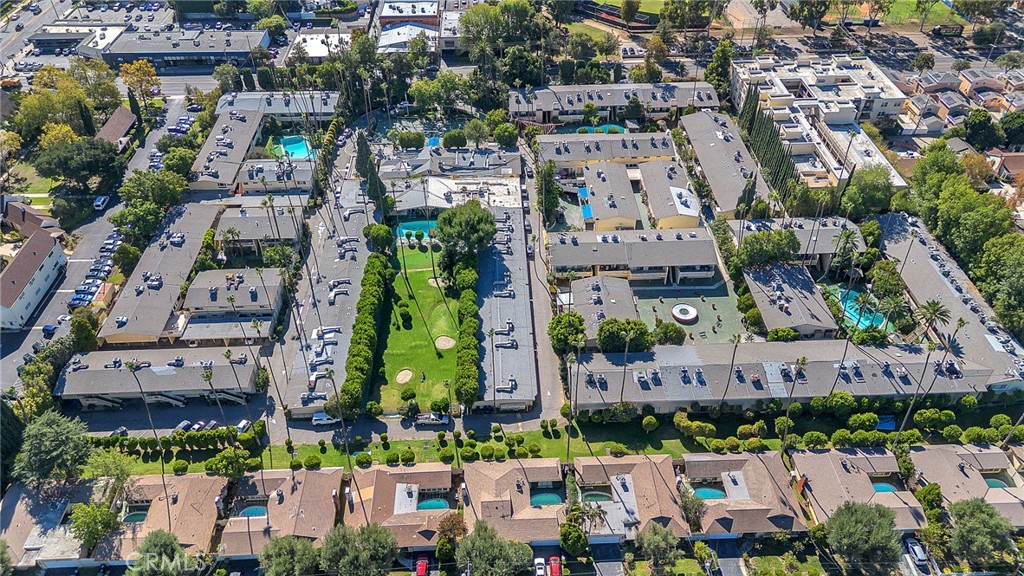 Sherman Oaks Condo: 14241-2 Magnolia Boulevard