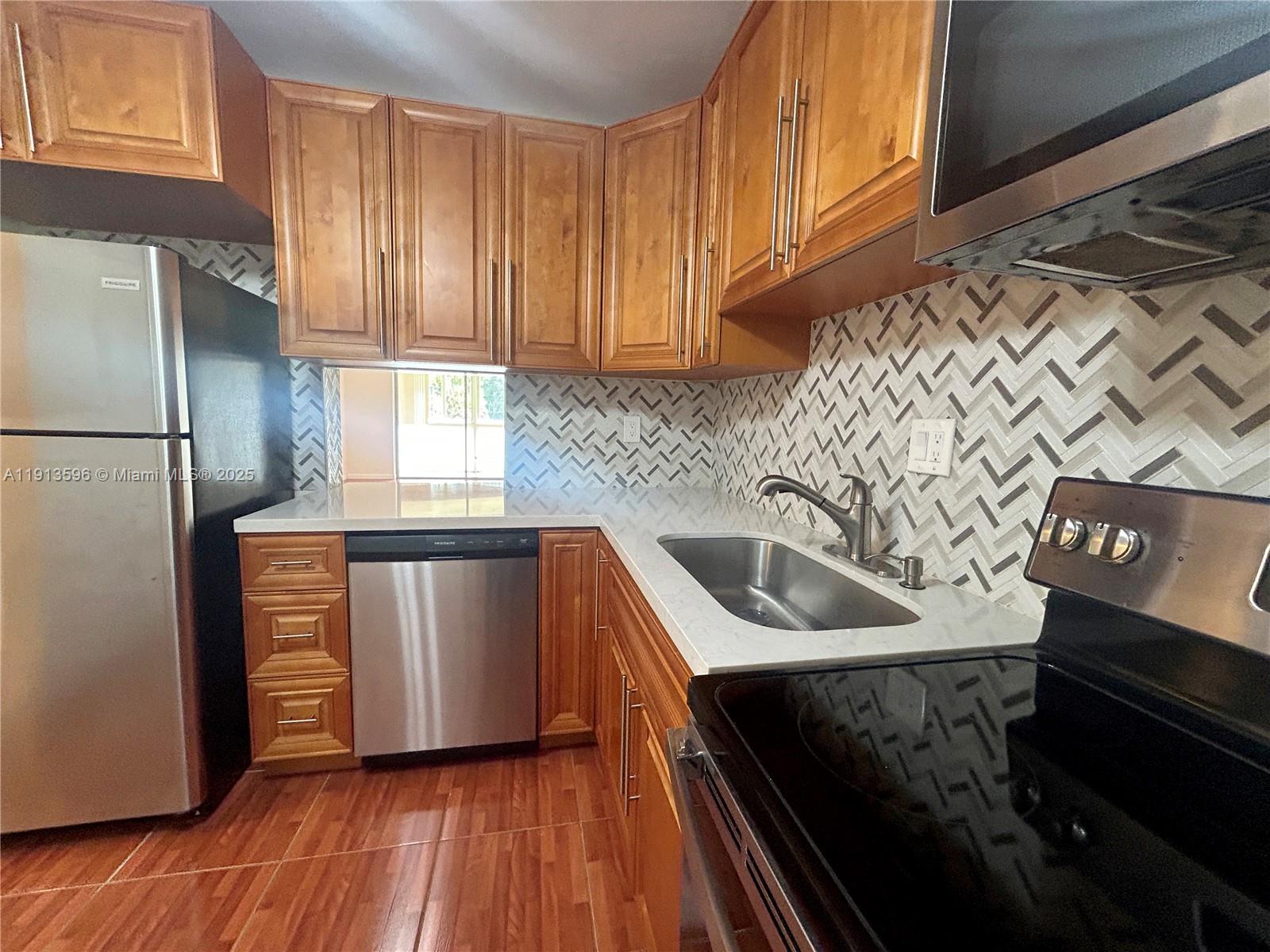 Sunrise Condo: 1080 Del Lago Circle