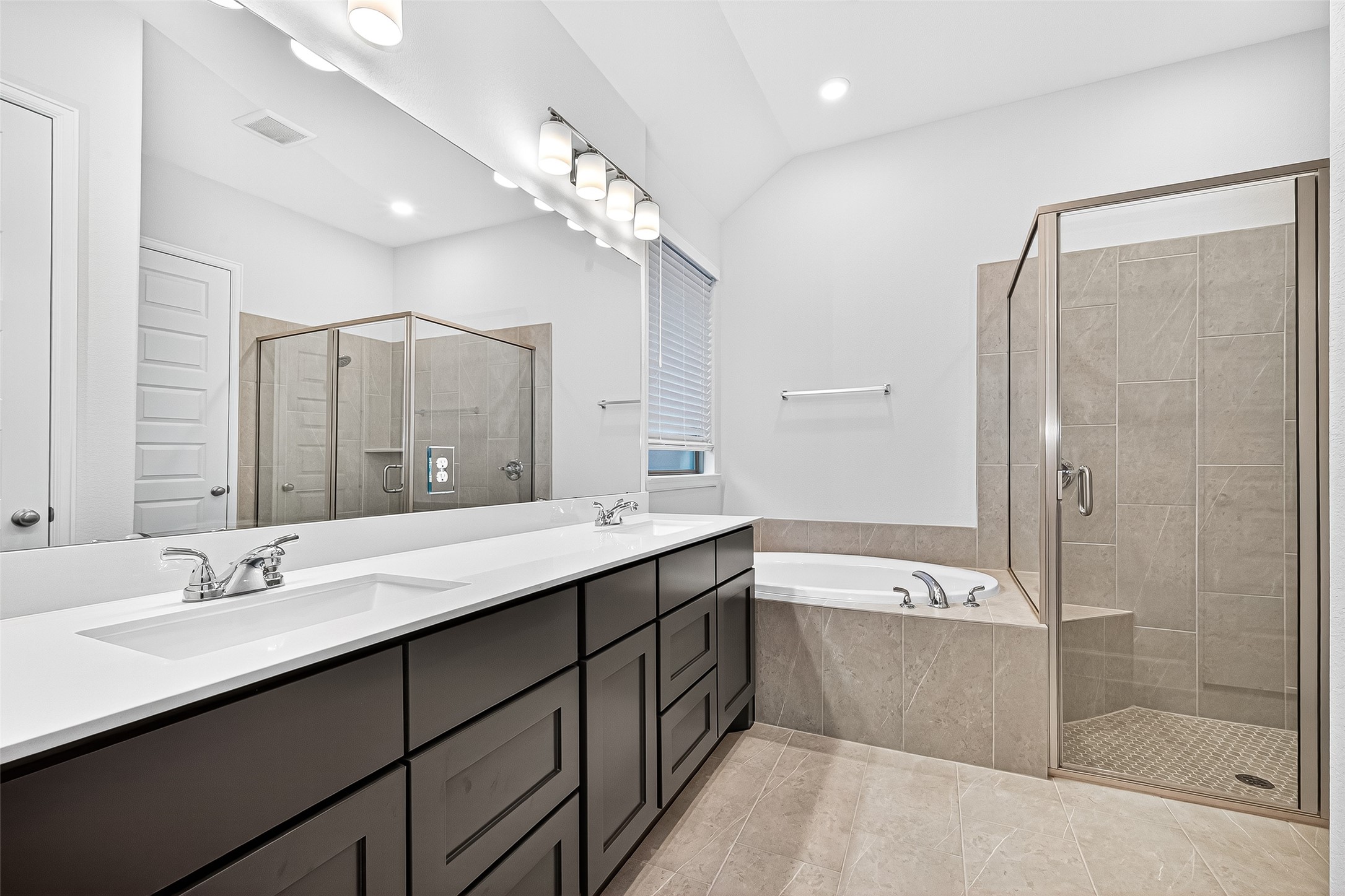 Magnolia Condo: 14727 Band Tailed Pigeon Court