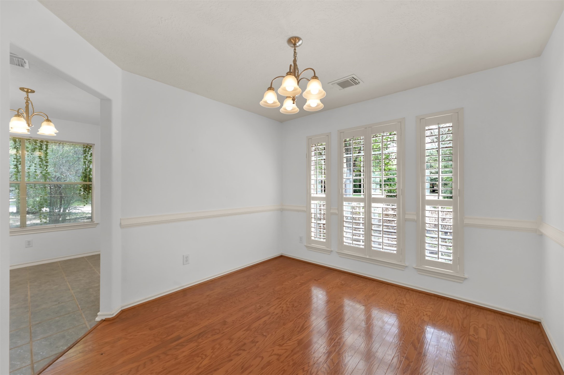 The Woodlands Condo: 166 Burgandy Vine Court