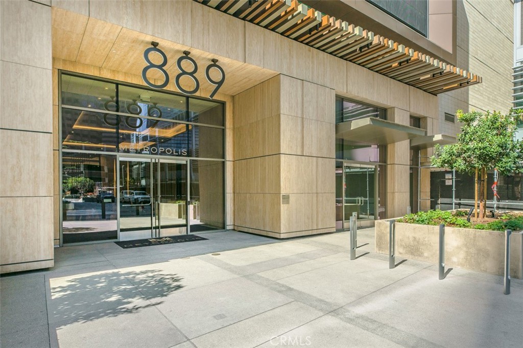 Los Angeles Condo: 889 Francisco Street