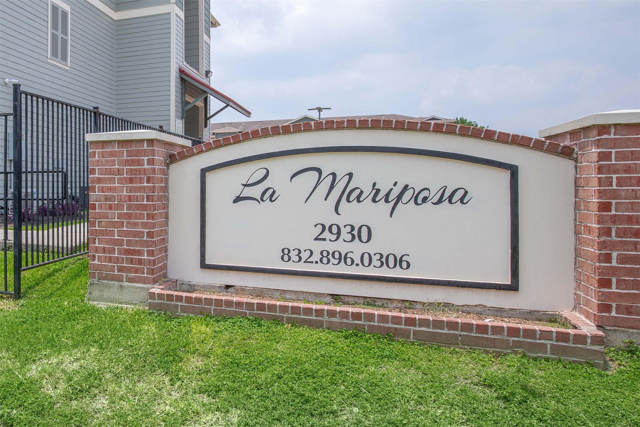 Houston Condo: 2930 Plum Creek Lane