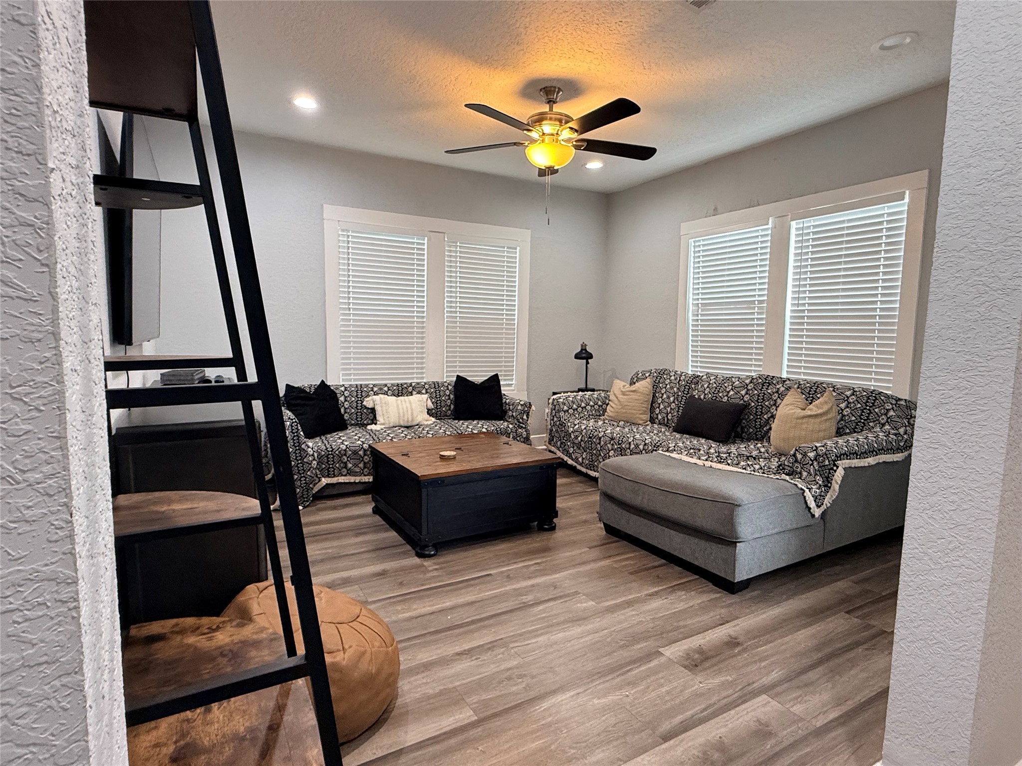 Houston Condo: 7334 Texas Street