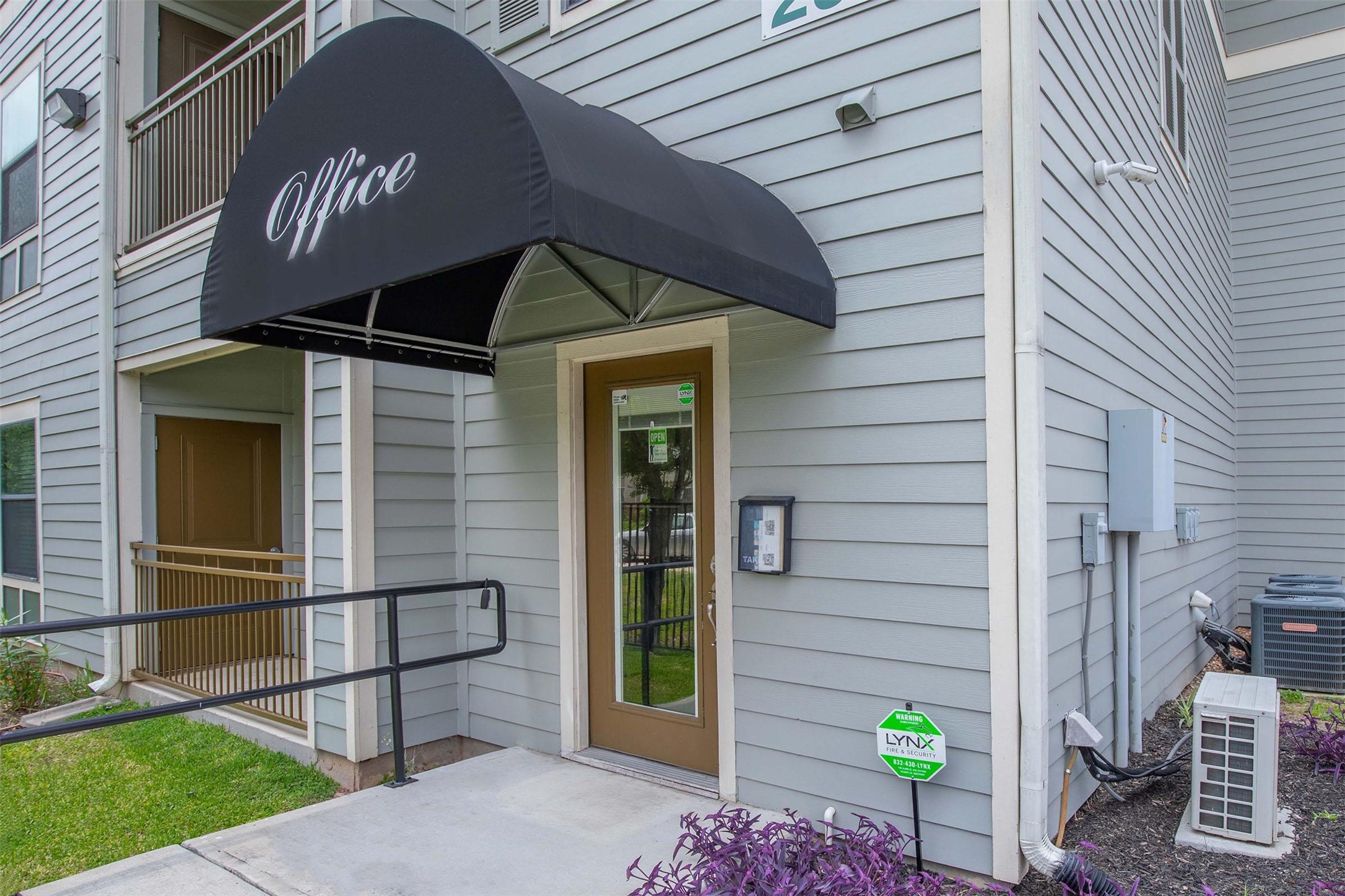 Houston Condo: 2930 Plum Creek Lane