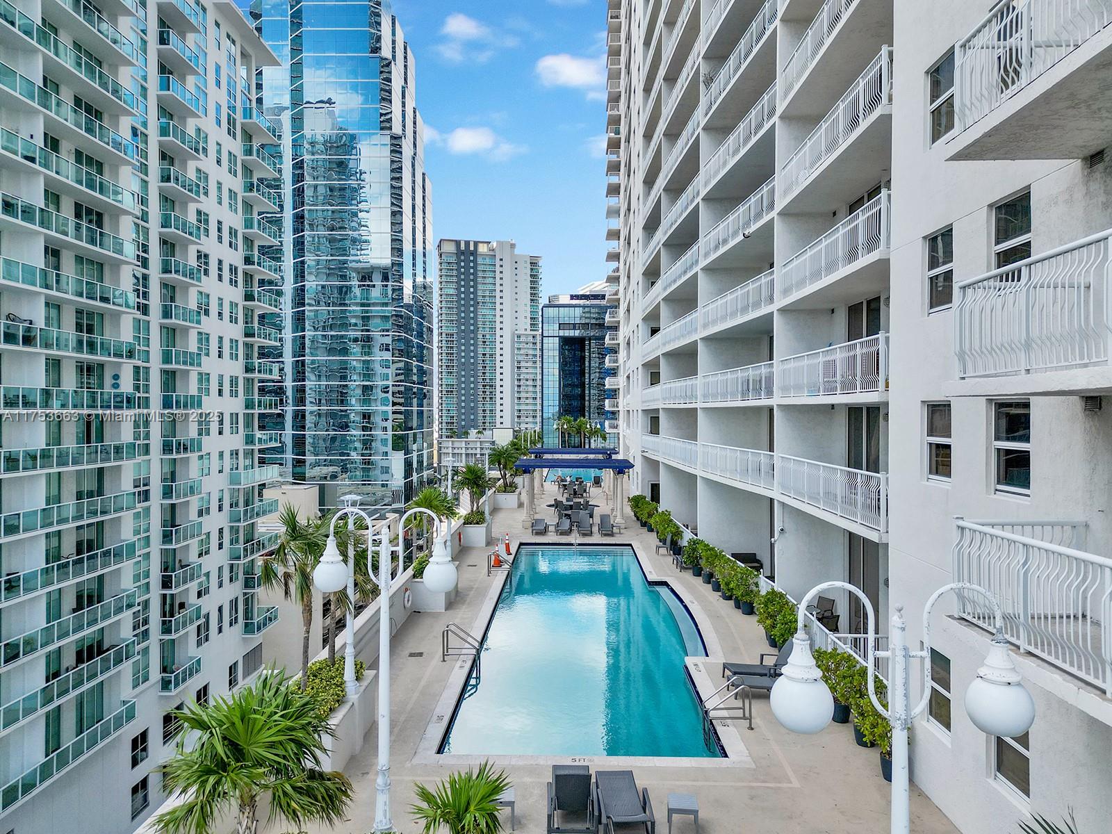 Miami Condo: 1200 Brickell Bay Drive