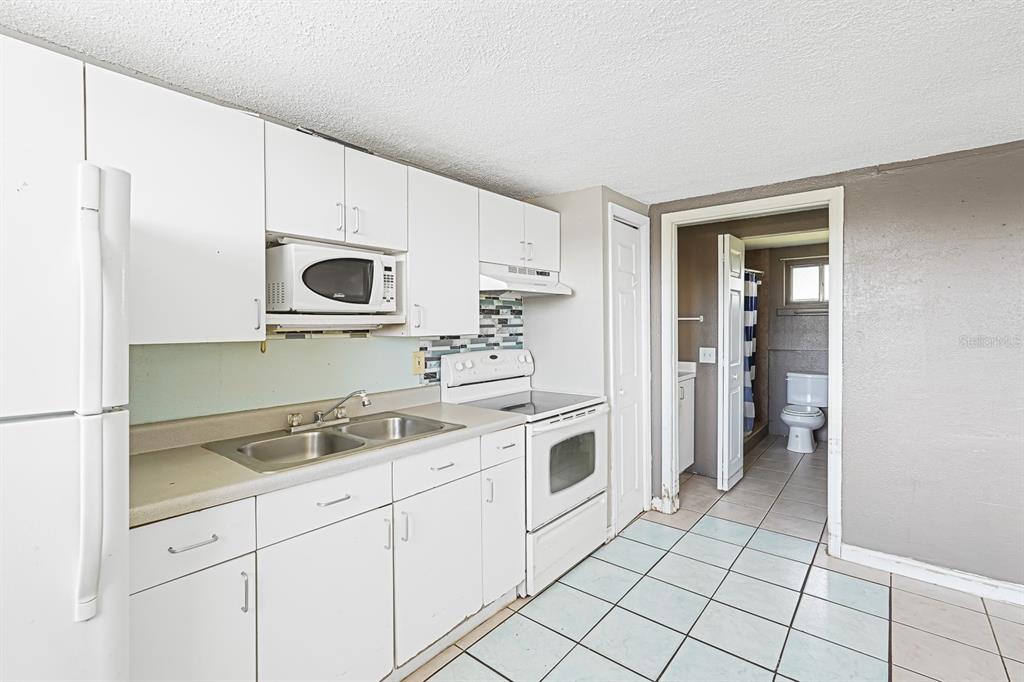 Englewood Condo: 2021 Pennsylvania Avenue