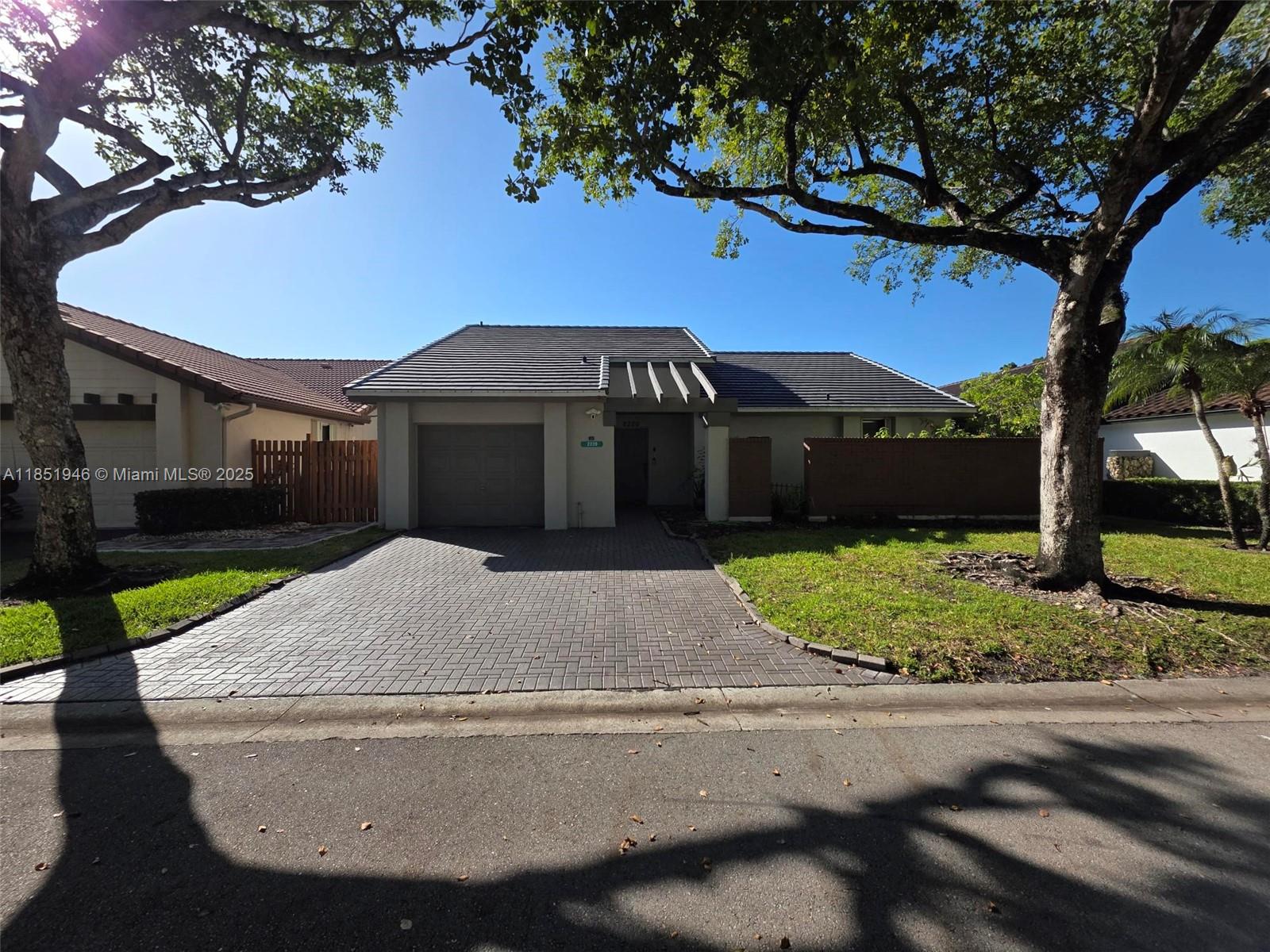 Weston Condo: 2320 Dover