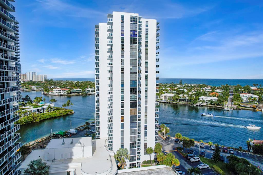 Aventura Condo: 20515 East Country Club Drive
