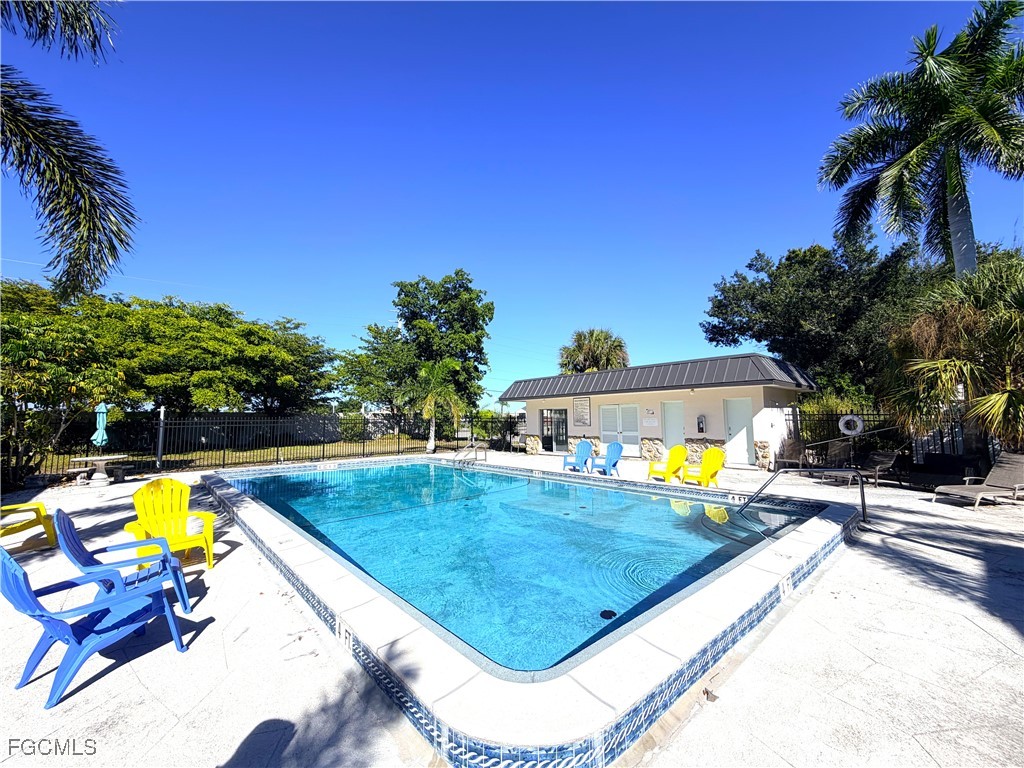 Fort Myers Condo: 1560 Colonial Boulevard