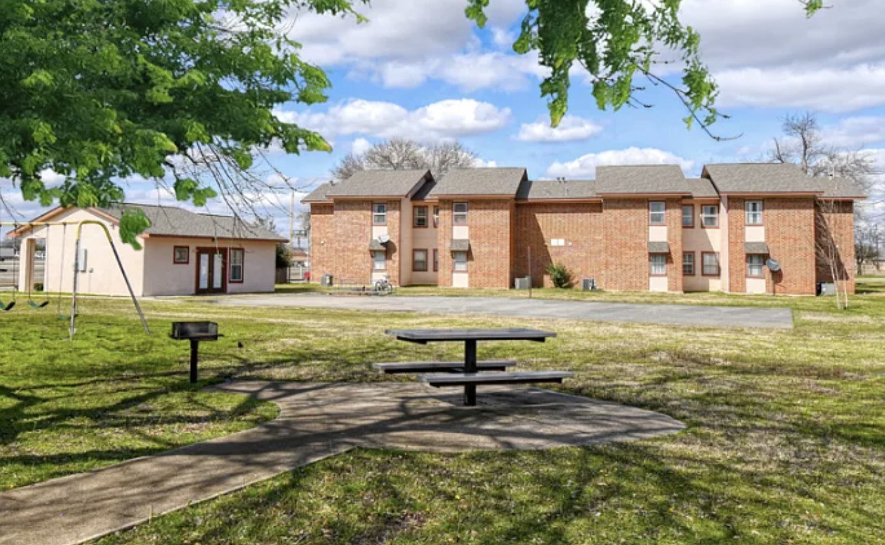 Sanger Condo: 1100 West Austin Street