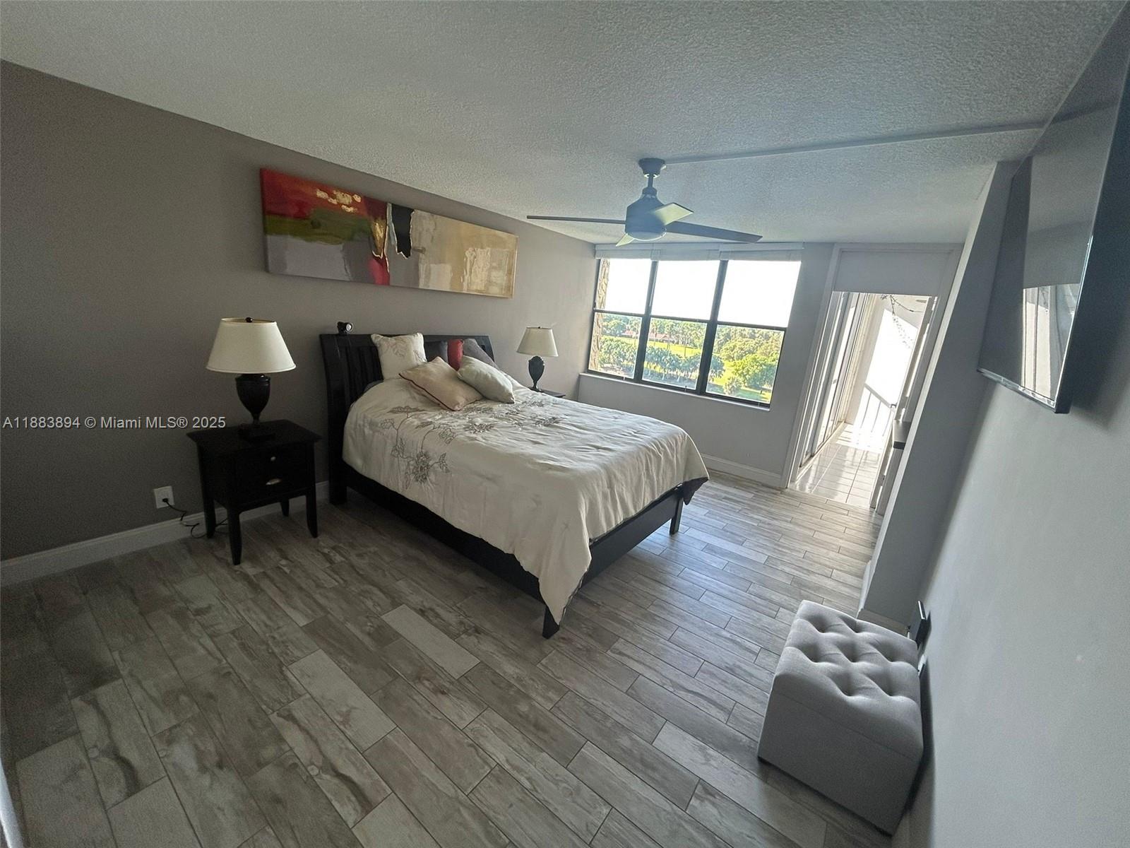 Weston Condo: 16300 Golf Club Road