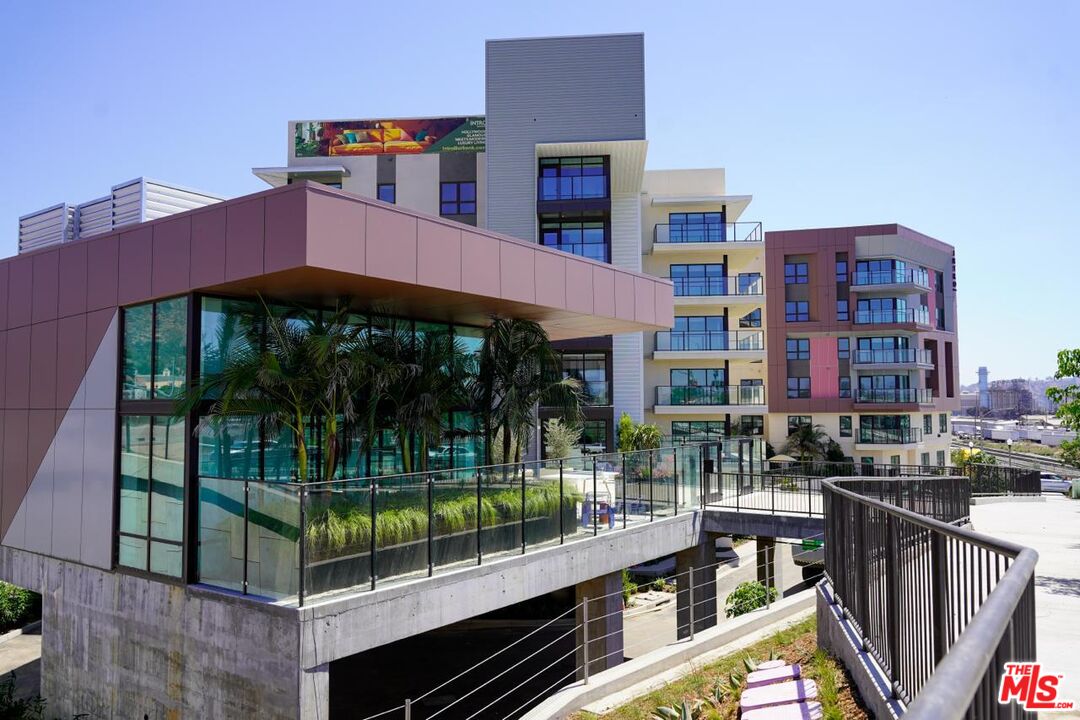 Burbank Condo: 800 North Front Street