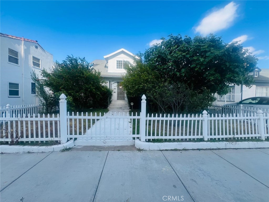 Santa Ana Condo: 1527 North Broadway